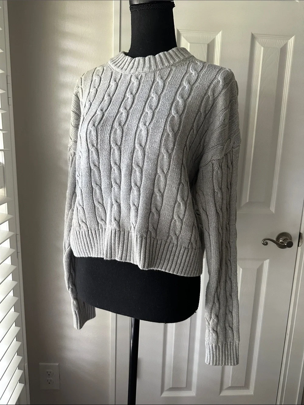GAP Cable Knit Crewneck Sweater in Light Gray M